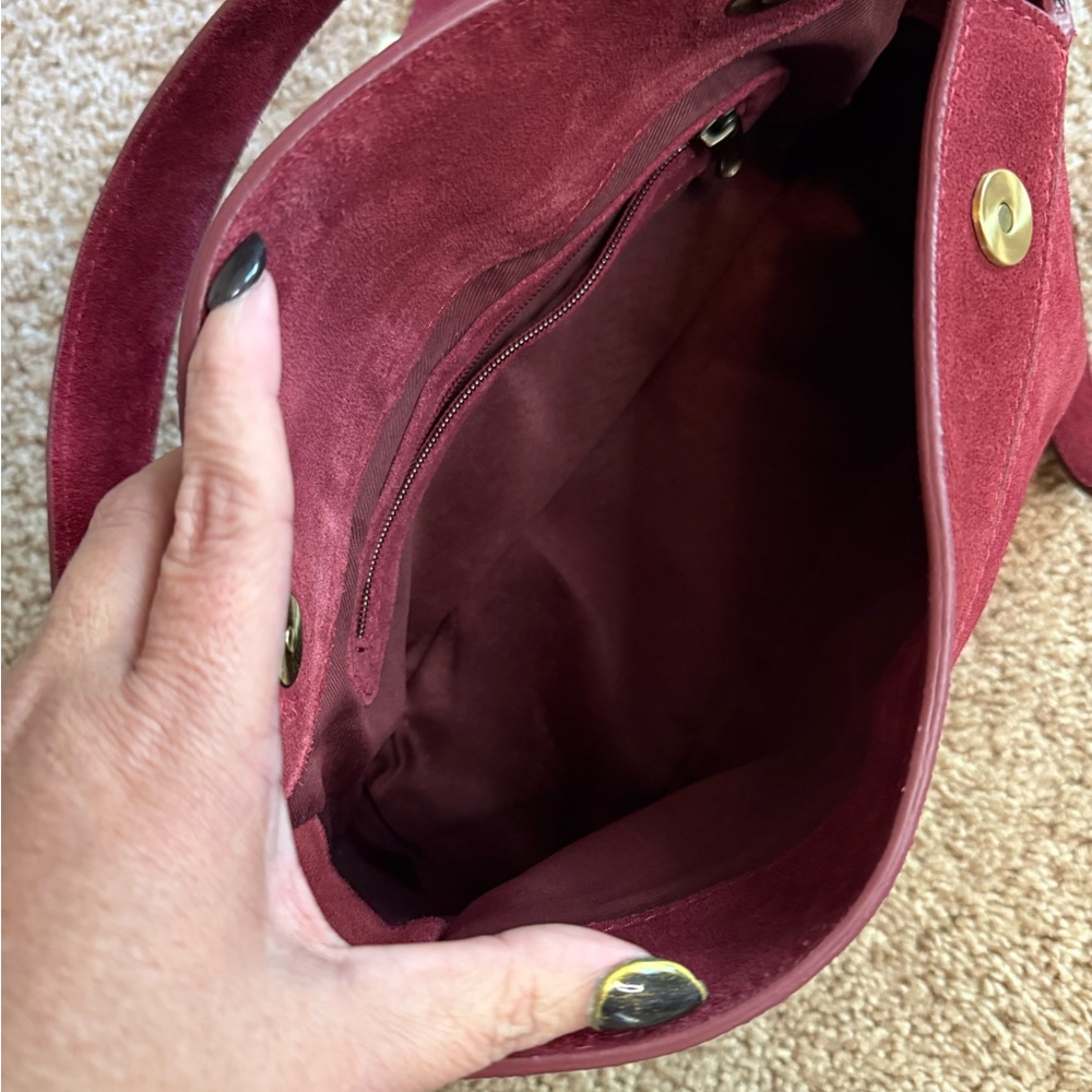 Elegant Red Suede Shoulder Bag - Picture 5 of 5